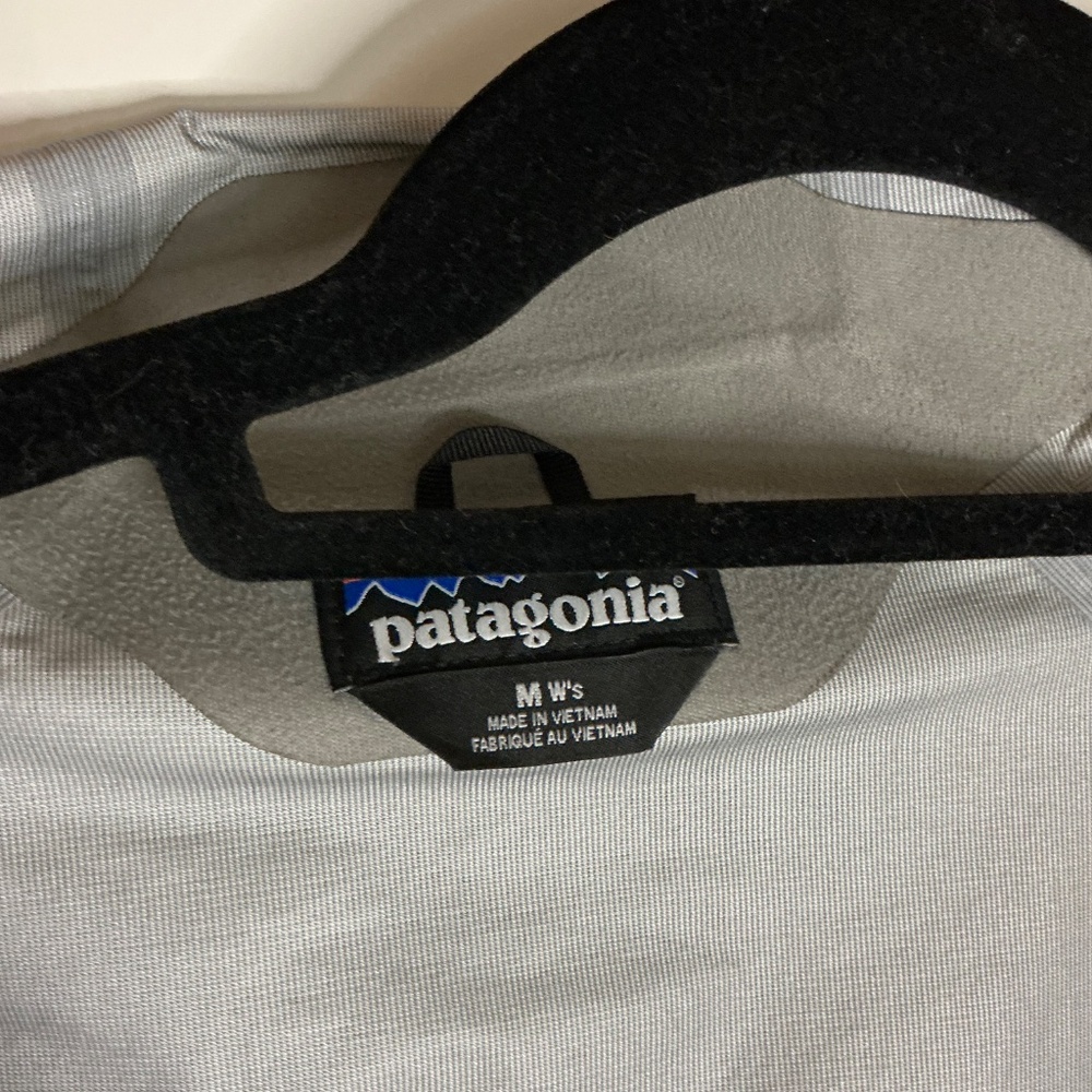 Patagonia women’s white torrent shell size M - Picture 3 of 7
